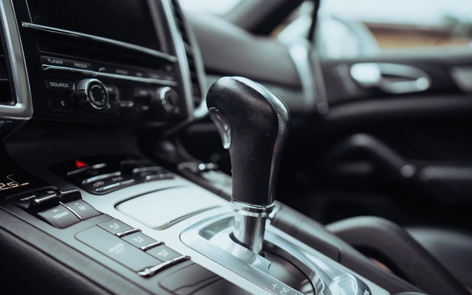Porsche Cayenne cena 177900 przebieg: 83900, rok produkcji 2016 z Białystok małe 301
